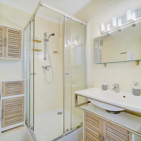 2 Bedroom Luxury Flat With Balcony Center Apartment Cannes